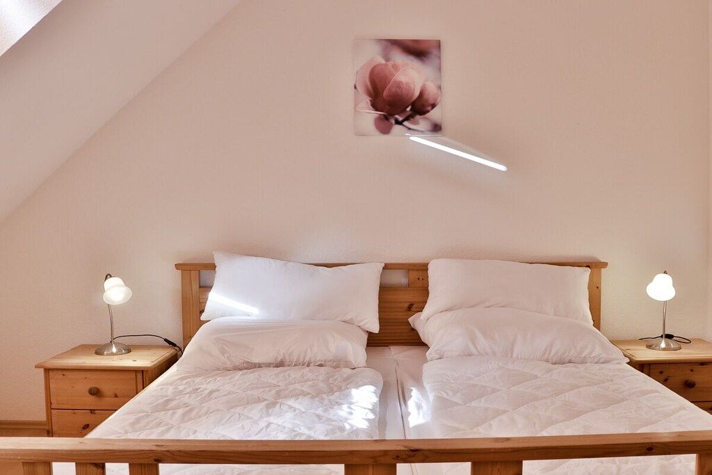 1 bedroom, travel crib, WiFi (free)