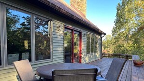 Outdoor dining - Beautiful 3 bedroom home on a quiet street near IU (Bloomington)