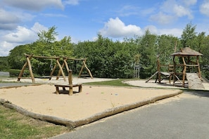 A playground with a swing set and a climbing structure. - Holiday apartment with 2 bedrooms (Altenberg)