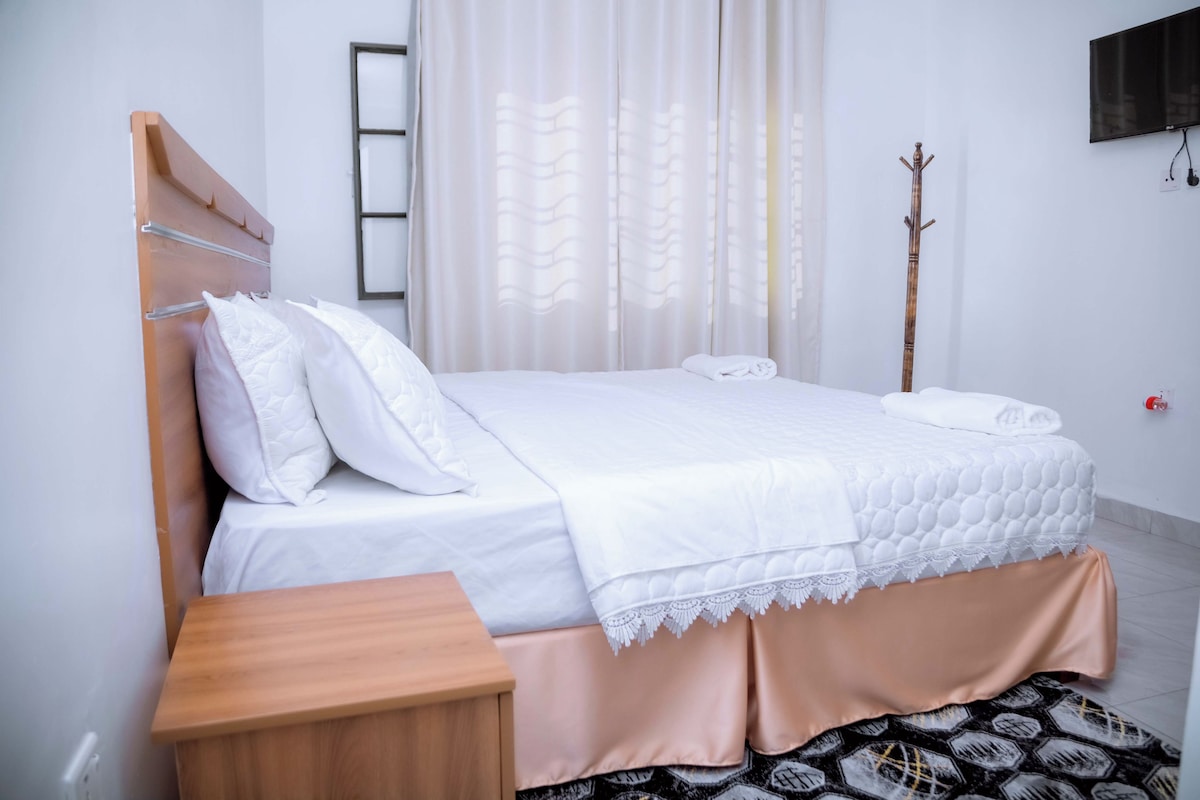 Double Room, City View | Desk, laptop workspace, iron/ironing board, free WiFi