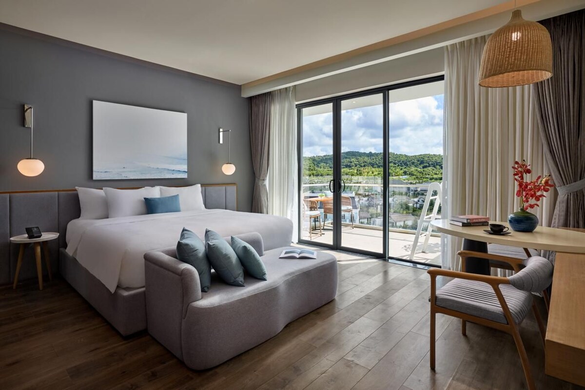 Habitación doble superior, balcón | Cortinas blackout, insonorización y wifi gratis 