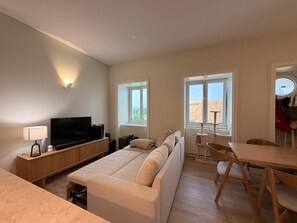 Unclassified image, 5 of 18, button - Vrbo Property (Lisboa)