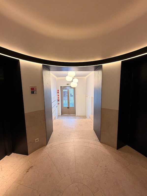 Unclassified image, 1 of 18, button - Vrbo Property (Lisboa)