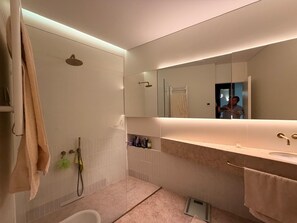Unclassified image, 4 of 18, button - Vrbo Property (Lisboa)
