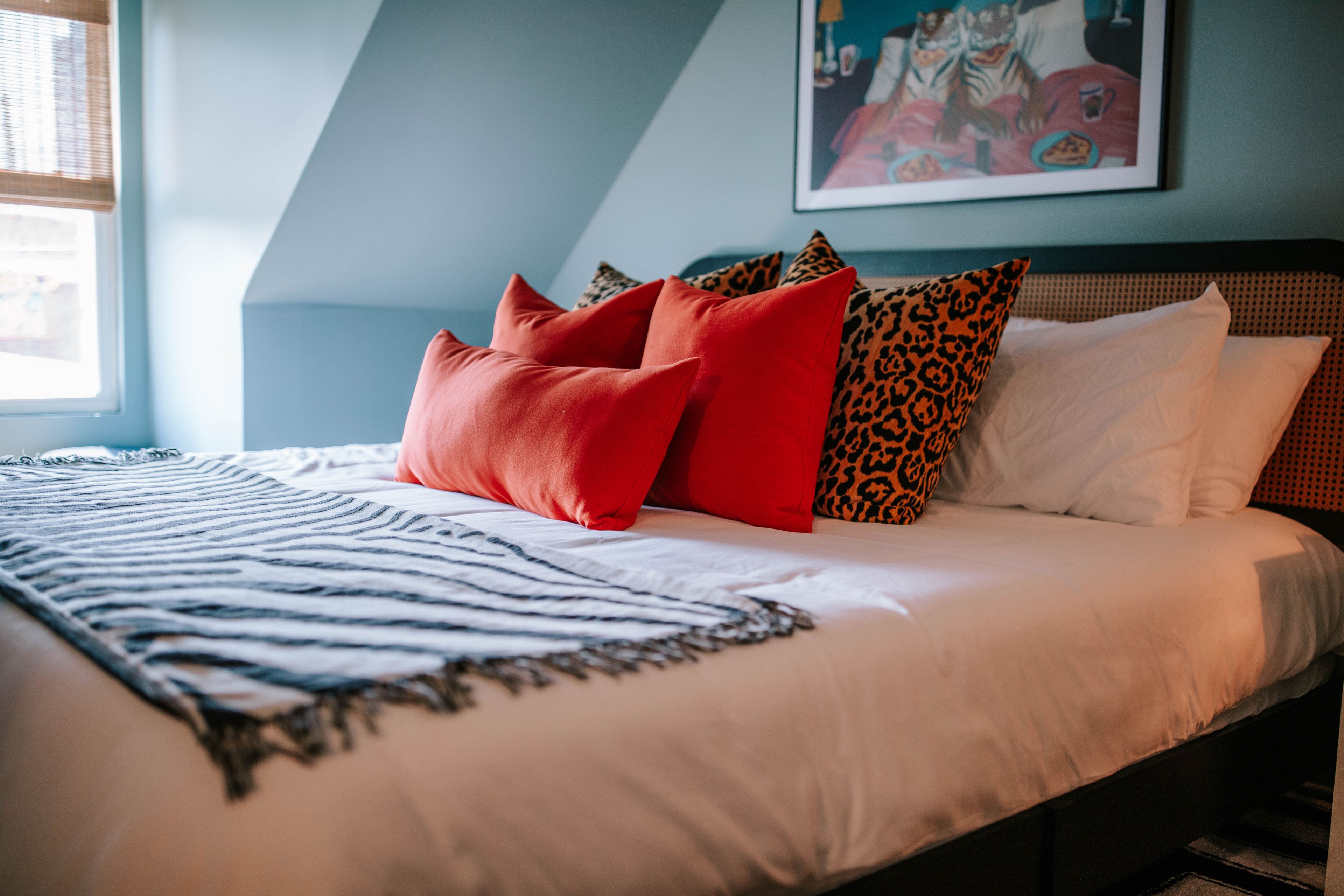 WiFi (free), bed sheets