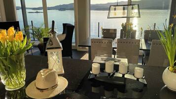 Villa, 3 Bedrooms, Balcony | Dining room