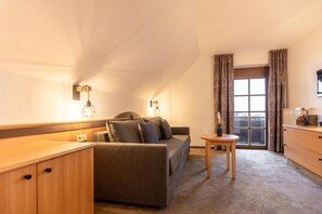 Svit Comfort - balkong - utsikt mot bergen | Vardagsrum | Printers