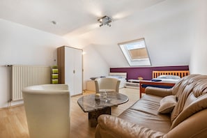 Unclassified image, 3 of 20, button - Apartment 8 “Haus Liliental” with Garden, Wi-Fi, and More (Viernheim)