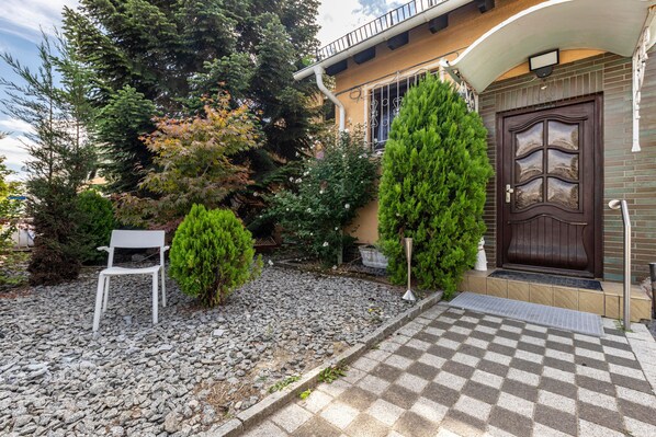 Unclassified image, 1 of 20, button - Apartment 8 “Haus Liliental” with Garden, Wi-Fi, and More (Viernheim)