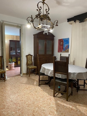 Dining - Viale del Re 33: Your Vintage Retreat Steps from the Sea in Catona (RC) (Reggio Calabria)