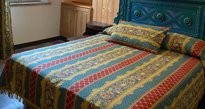 Viale del Re 33: Your Vintage Retreat Steps from the Sea in Catona (RC)