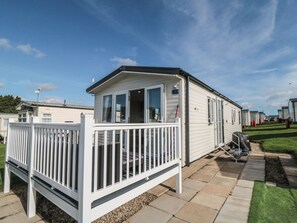 A mobile home with a white exterior, a balcony, and a number '10' sign. - 10 Gosling (Scarborough)
