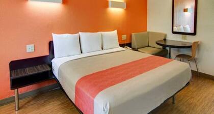 1 King Bed | Mob Acc Tub, Nsmk