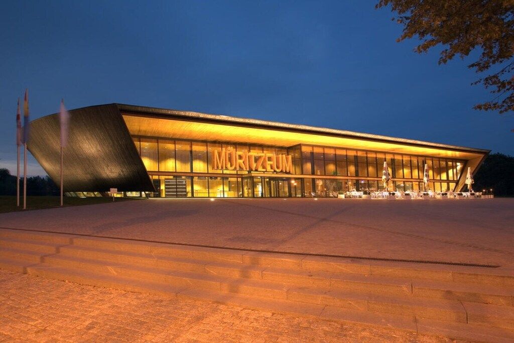 A modern building with the name 'MÜRITSEUM' prominently displayed.