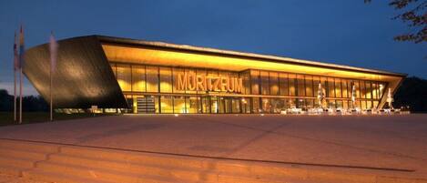 A modern building with the name 'MÜRITSEUM' prominently displayed.