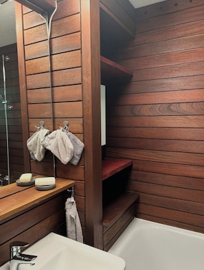 Bathroom - Panorama-Maisonette Schwarzwald I Pool & Terrasse (Sasbachwalden)