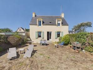 A two-story house with a garden. There are two windows with shutters, a door, and a small balcony. - Near the sea, house & garden – 4 adults/1 child (Penmarch)