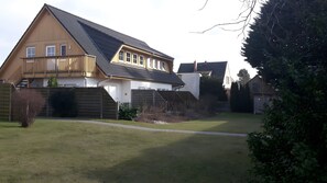 Unclassified image, 2 of 11, button - Apartment Koserow, Förster-Schrödter-Straße with Terrace and Wi-Fi (Koserow)