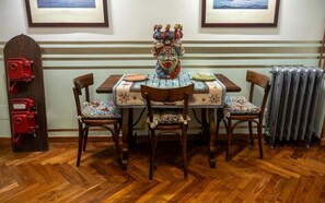 Dining - Regal House Anzio Manetti 16 (Anzio)