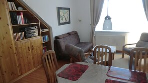Living area - Apartment "Koserow Seebad, Waldstraße 14" with Balcony and Wi-Fi (Koserow)