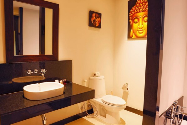 A bathroom with a large mirror, a sink, a toilet, and a shower area. - Tranquil Rawai villa with pool and tropical garden (Tambon Rawai)
