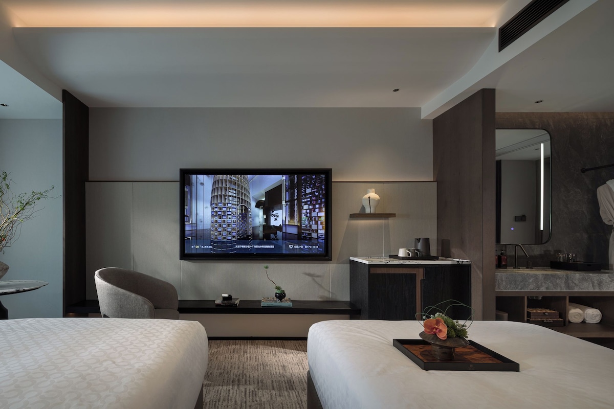 Basic Twin Room, City View | Laptop workspace, WiFi (free)