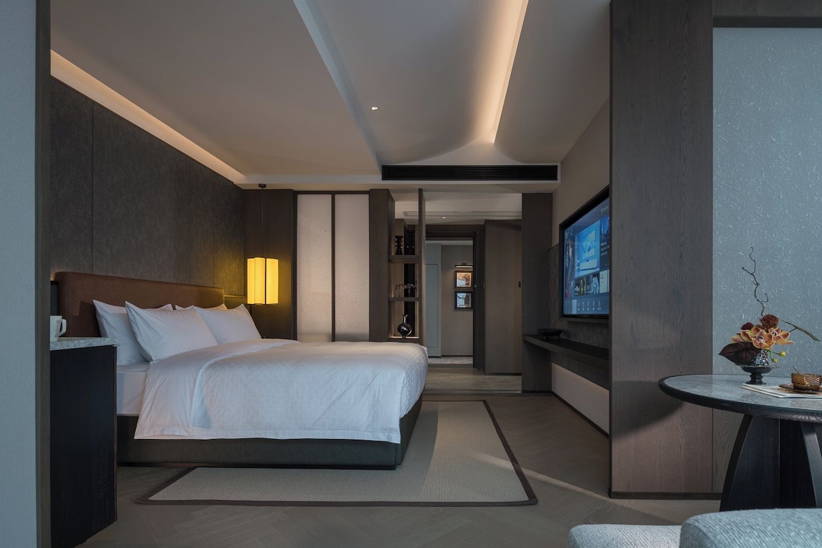 Executive Double Room | Laptop workspace, WiFi (free)