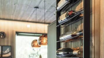 Apartment, 3 Bedrooms, Balcony, Mountain View | Dining