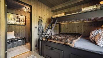 Apartment, 3 Bedrooms, Balcony, Mountain View | 3 bedrooms