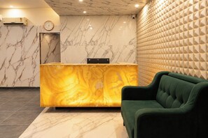 Ảnh chưa phân loại, 2 trong số 16 ảnh, nút