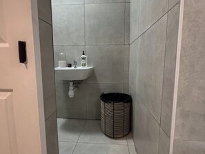 Bathroom - Room-charming Retreat in Nelson Mandela (Gqeberha)