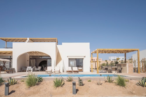 Designer Golf Villa -Pool & Serene Views