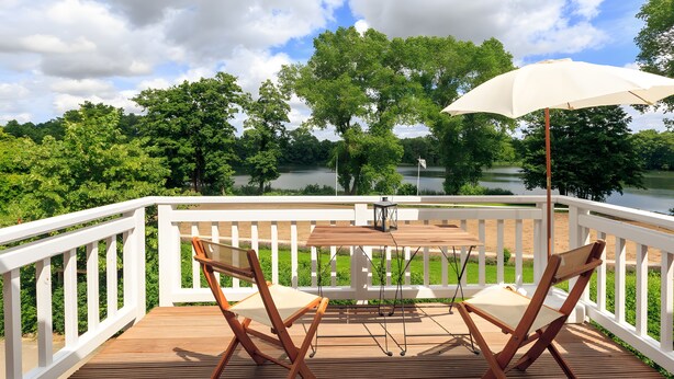 Unclassified image, 1 of 11, button - Spacious Apartment with Lake View, Balcony & Wi-Fi at Stud Hohenschmark (Grebin)