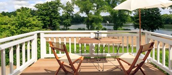Spacious Apartment with Lake View, Balcony & Wi-Fi at Stud Hohenschmark