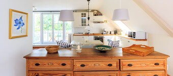 Spacious Apartment with Lake View, Balcony & Wi-Fi at Stud Hohenschmark