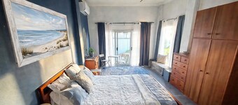Cozy 1-bedroom apartment in welcoming Cottesloe with AC