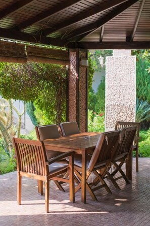 Quầy tiếp tân