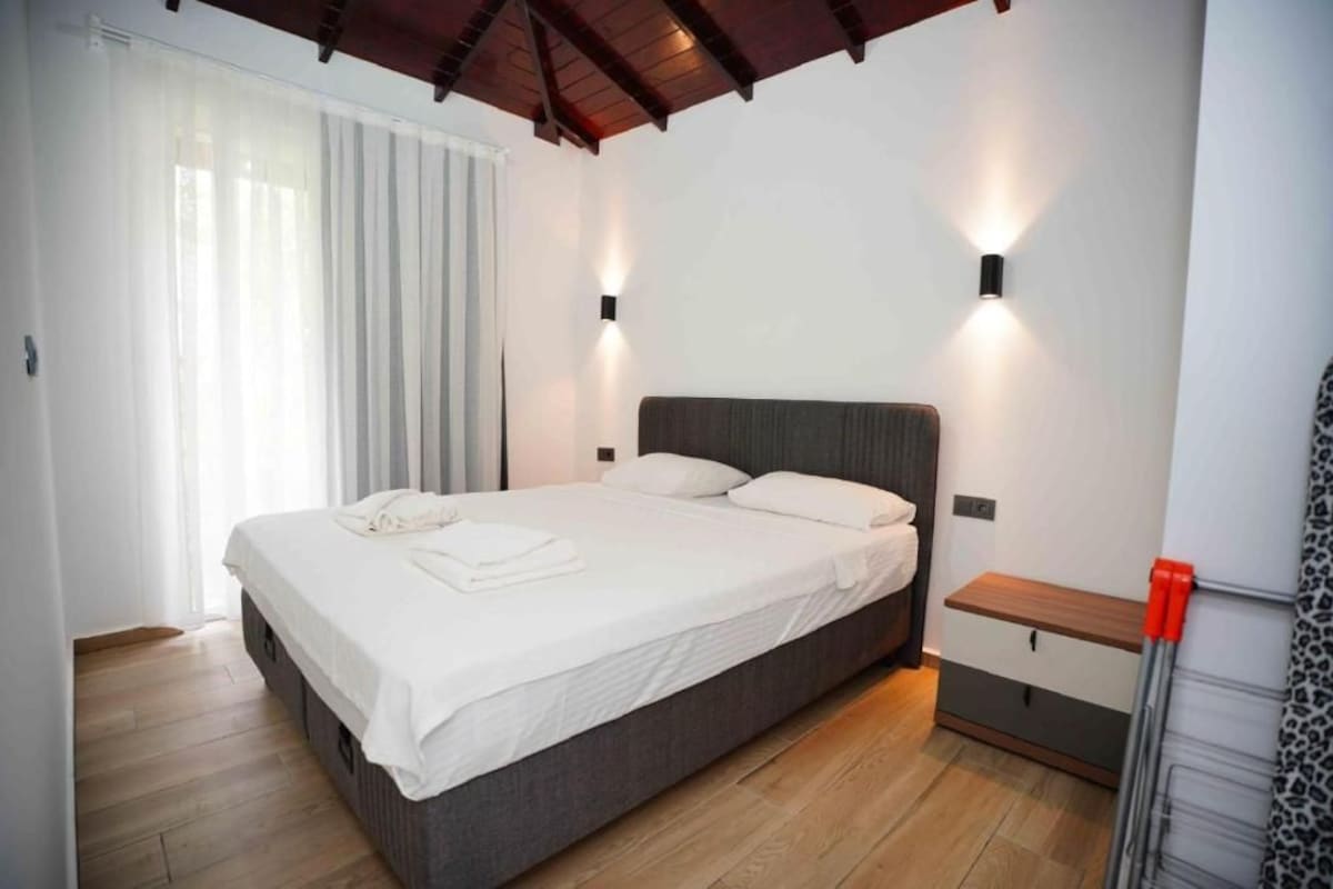 Bungalow dành cho gia đình, ban công, quang cảnh sân vườn | Phòng cách âm, bàn ủi/dụng cụ ủi quần áo 
