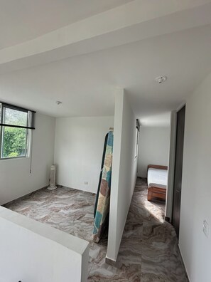 Ảnh chưa phân loại, 4 trong số 27 ảnh, nút