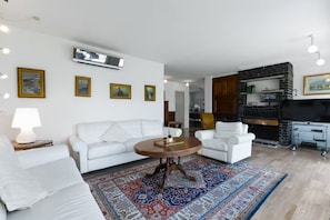 Living area - Villa on Lake Como, Relax [Parking and WiFi] (Gera Lario)