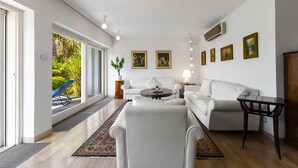 Living area - Villa on Lake Como, Relax [Parking and WiFi] (Gera Lario)