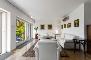 Living area - Villa on Lake Como, Relax [Parking and WiFi] (Gera Lario)