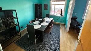 Apartment, 3 Bedrooms | Ruang makan