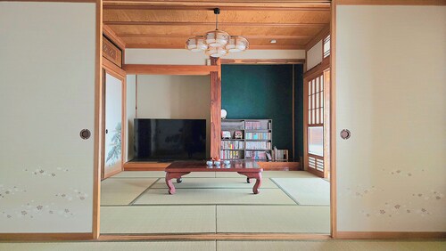 Nakataya Heritage Retreat Private Japanese room for 9 Free Shuttle Ski Hub