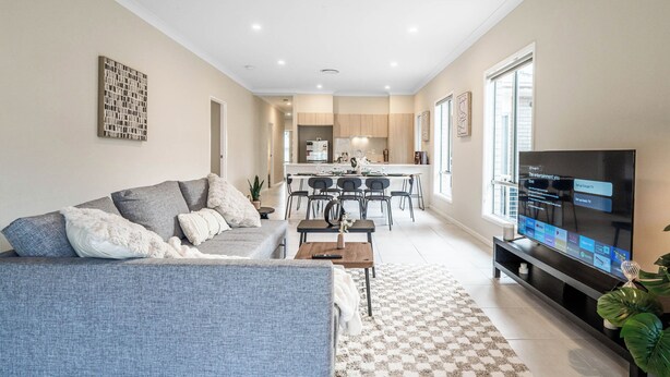 Living area - The Laurel Ease – 4BR Home between GC and BNE (Loganlea)