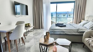 Stüdyo, Balkon | Ücretsiz kablosuz İnternet, çarşaf takımı 