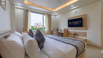 Premium Room, City View | Egyptian cotton sheets, premium bedding, pillow-top beds, minibar