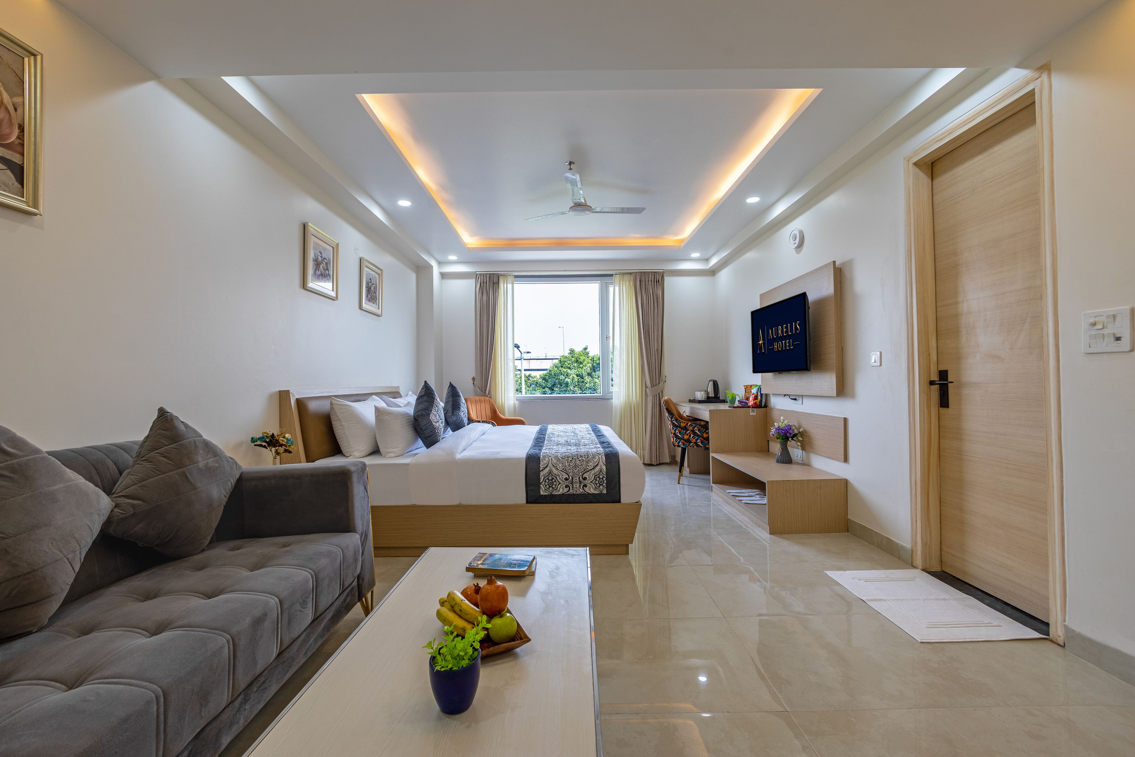 Premium Room, City View | Egyptian cotton sheets, premium bedding, pillow-top beds, minibar