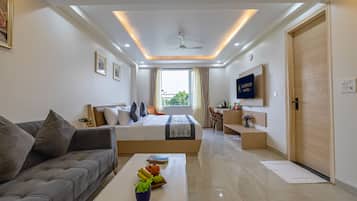 Premium Room, City View | Egyptian cotton sheets, premium bedding, pillow-top beds, minibar