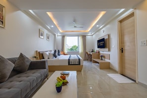 Premium Room, City View | Egyptian cotton sheets, premium bedding, pillowtop beds, minibar - Aurelis Hotel By RMR (New Delhi)
